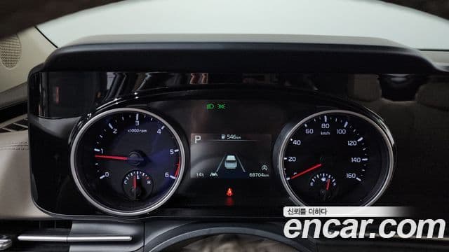 Kia Carnival 2020 — ფოტო 6/20