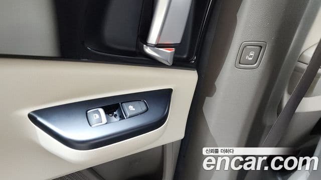 Kia Carnival 2020 — ფოტო 18/20
