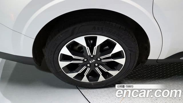 Kia Carnival 2020 — ფოტო 4/20