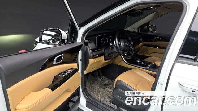 Kia Carnival 2020 — ფოტო 8/20