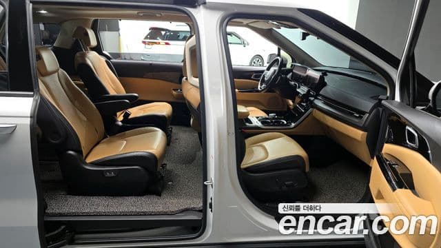 Kia Carnival 2020 — ფოტო 11/20