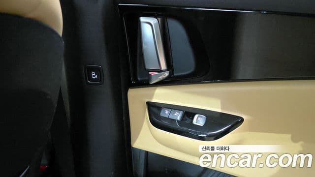 Kia Carnival 2020 — ფოტო 18/20