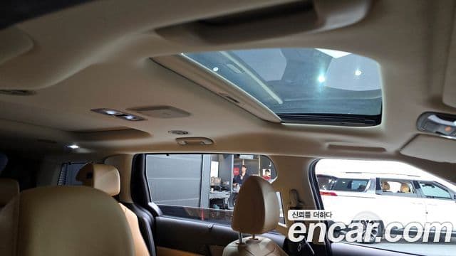 Kia Carnival 2020 — ფოტო 19/20