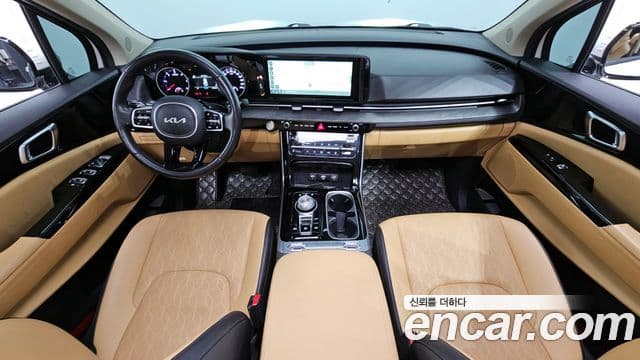Kia Carnival 2023 — ფოტო 7/20