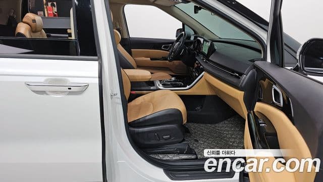 Kia Carnival 2023 — ფოტო 11/20