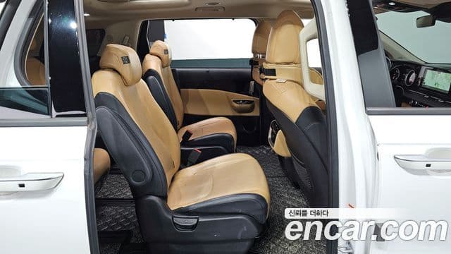Kia Carnival 2023 — ფოტო 12/20