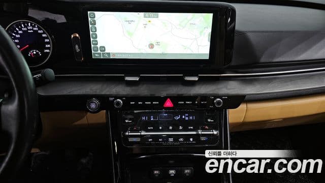 Kia Carnival 2023 — ფოტო 14/20