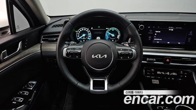 Kia K5 2023 — Şəkil 13/20