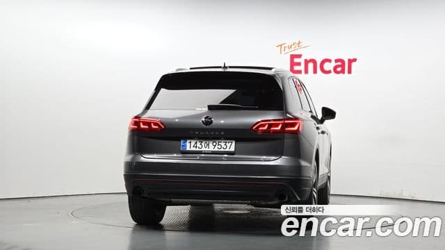 Volkswagen Touareg 2023 — ფოტო 4/20