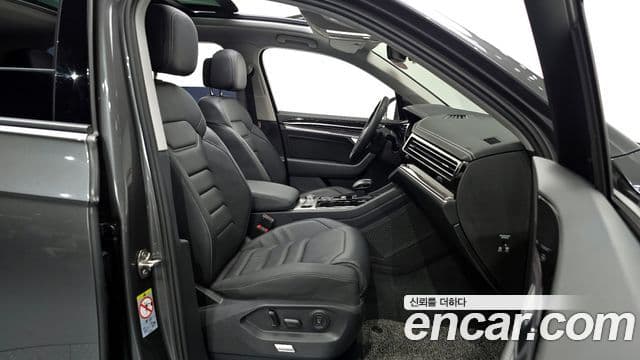 Volkswagen Touareg 2023 — ფოტო 10/20