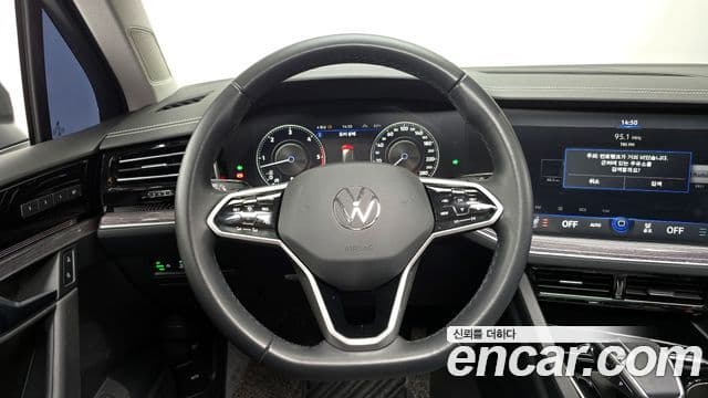 Volkswagen Touareg 2023 — ფოტო 13/20