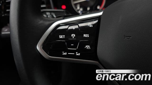 Volkswagen Touareg 2023 — ფოტო 18/20