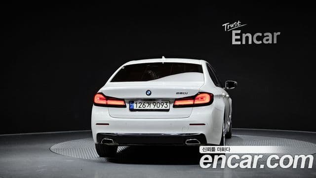 BMW 5 Series 2021 — ფოტო 4/20