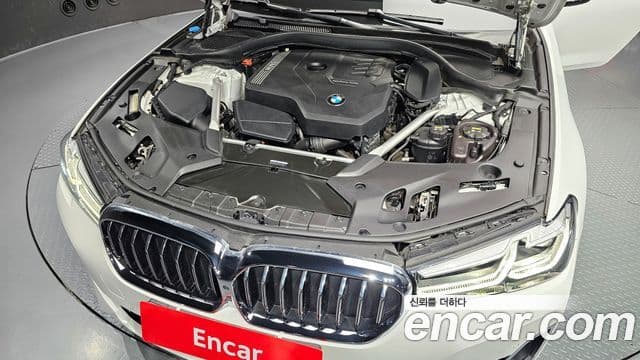 BMW 5 Series 2021 — ფოტო 6/20