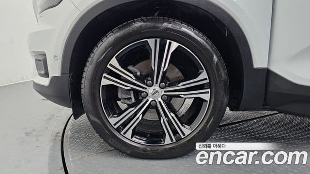 Volvo XC40 2021 — Şəkil 5/20