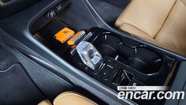 Volvo XC40 2021 — Şəkil 9/20