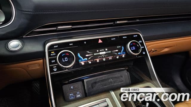 Genesis GV80 2022 — ფოტო 18/20