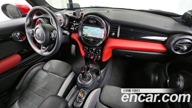 Mini Cooper S 2020 — ფოტო 7/20