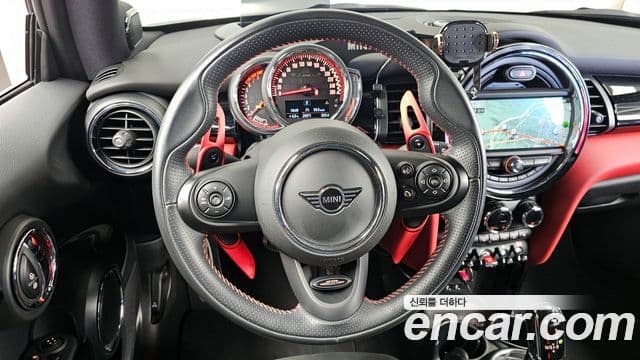 Mini Cooper S 2020 — ფოტო 13/20