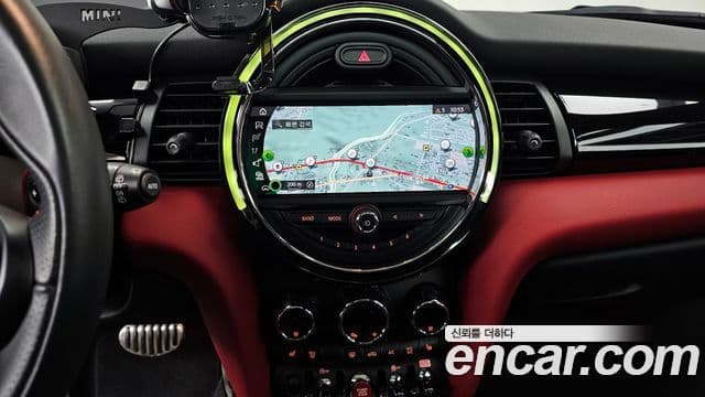Mini Cooper S 2020 — ფოტო 15/20