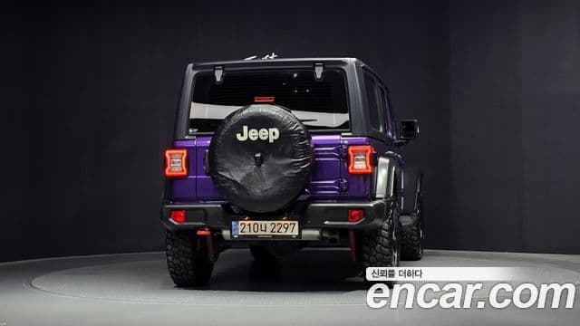 Jeep Wrangler 2023 — ფოტო 4/20
