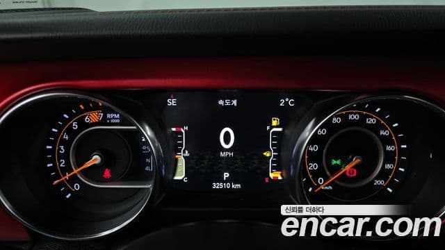 Jeep Wrangler 2023 — ფოტო 8/20
