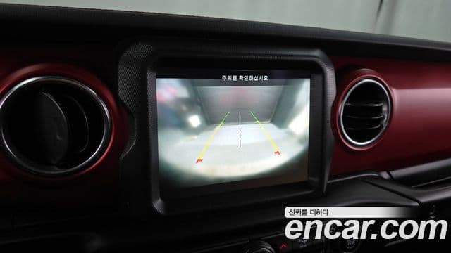 Jeep Wrangler 2023 — ფოტო 15/20