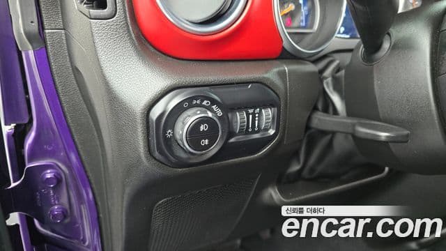 Jeep Wrangler 2023 — ფოტო 18/20