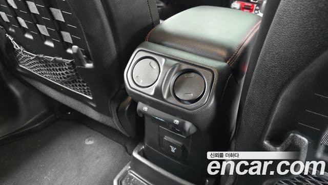 Jeep Wrangler 2023 — ფოტო 19/20