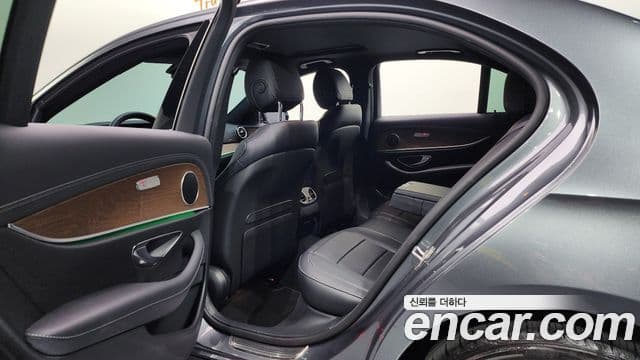 Mercedes-Benz E-Class 2022 — Şəkil 11/20