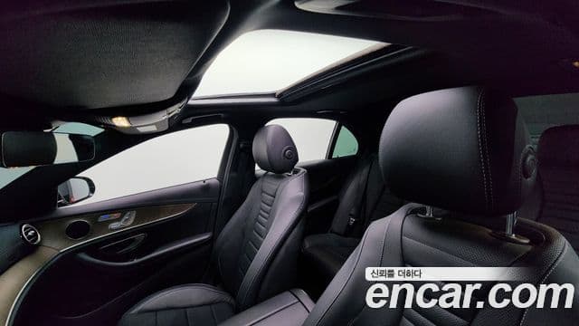 Mercedes-Benz E-Class 2022 — Şəkil 18/20