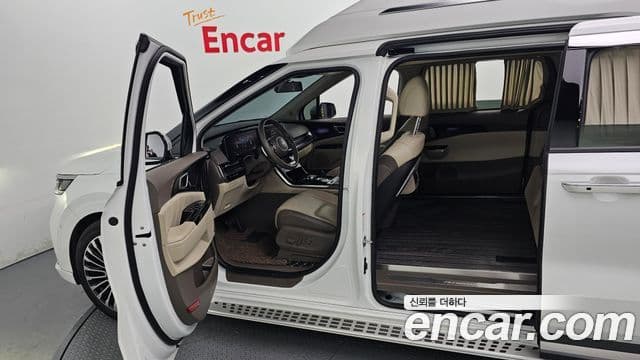 Kia Carnival 2023 — ფოტო 10/20
