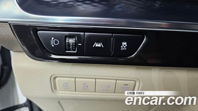 Kia Carnival 2023 — ფოტო 12/20