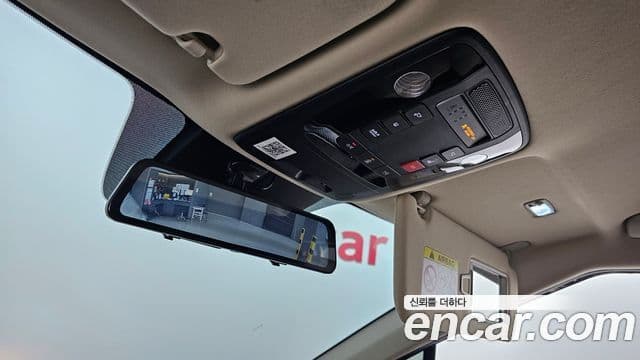 Kia Carnival 2023 — ფოტო 18/20