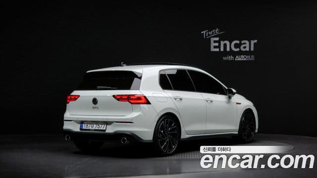Volkswagen Golf 2023 — ფოტო 1/20