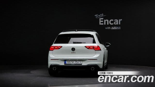 Volkswagen Golf 2023 — ფოტო 3/20