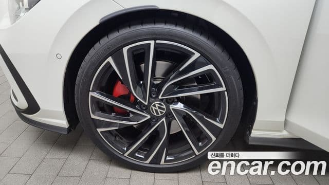 Volkswagen Golf 2023 — ფოტო 4/20