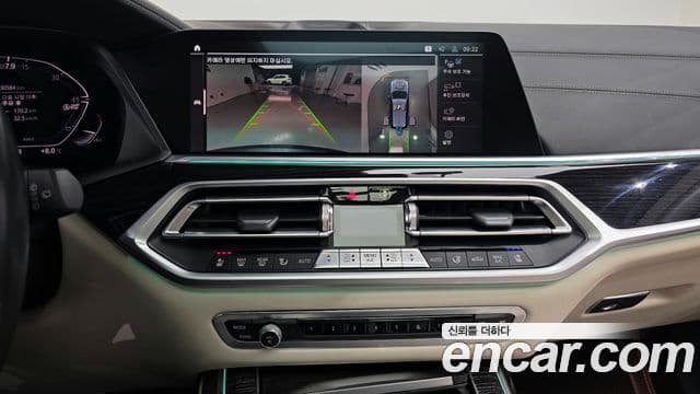 BMW X7 2021 — ფოტო 14/20
