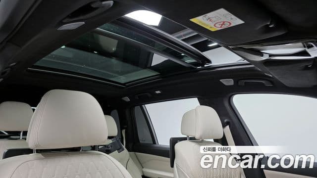 BMW X7 2021 — ფოტო 17/20