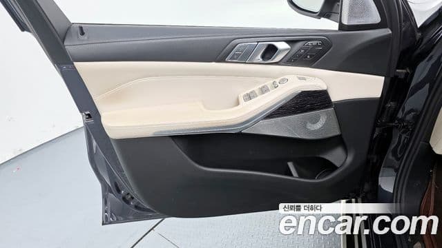 BMW X7 2021 — ფოტო 18/20