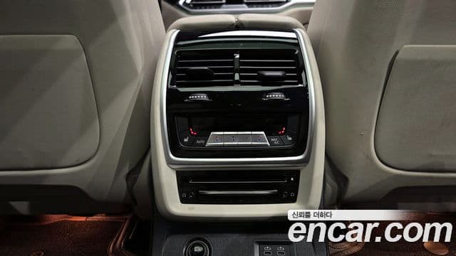 BMW X7 2021 — ფოტო 19/20