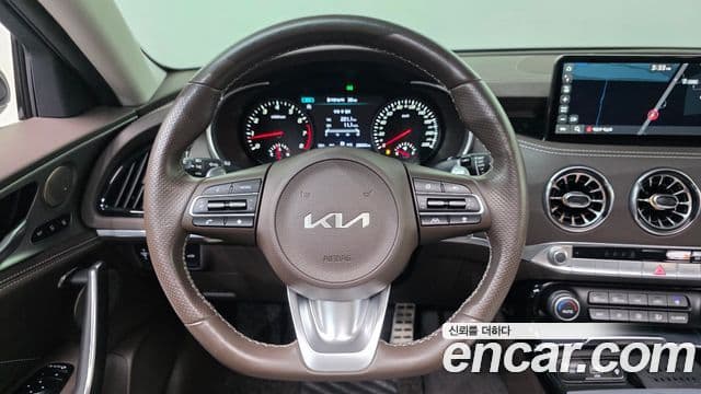 Kia Stinger 2022 — Şəkil 14/20