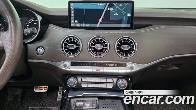 Kia Stinger 2022 — Şəkil 15/20