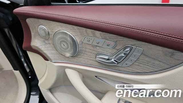 Mercedes-Benz E-Class 2021 — фото 13 из 20