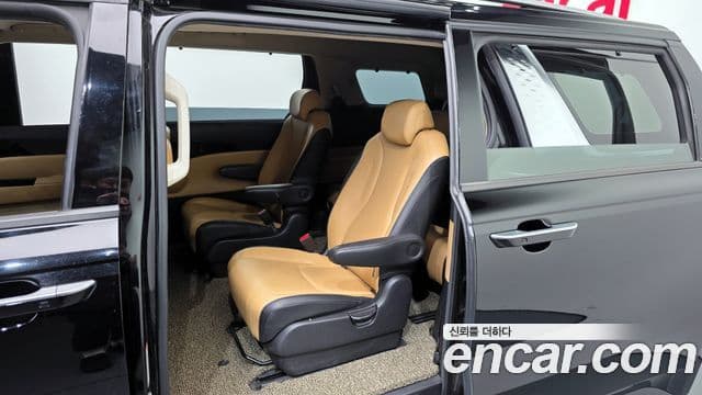 Kia Carnival 2020 — Фото 11/20
