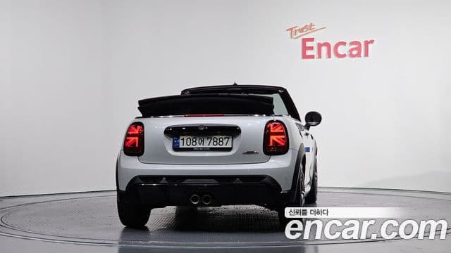 Mini Cooper S Convertible 2023 — ფოტო 4/20