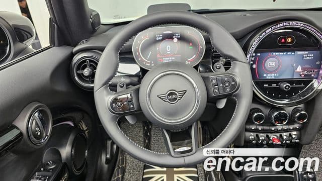 Mini Cooper S Convertible 2023 — ფოტო 13/20