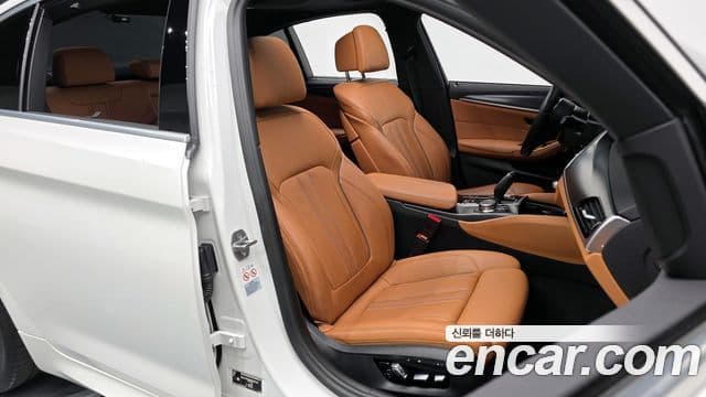BMW 5 Series 2022 — Şəkil 10/20