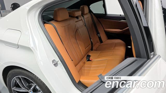 BMW 5 Series 2022 — Şəkil 12/20