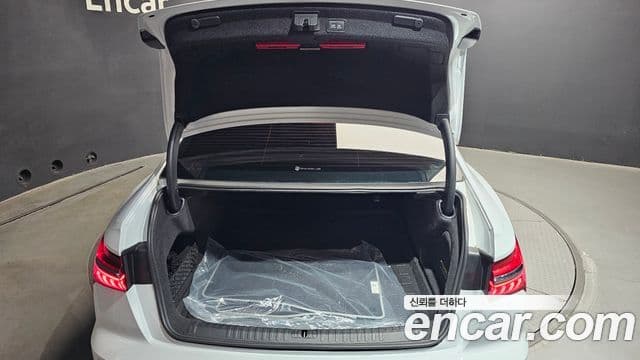 Audi A6 2022 — Şəkil 17/20